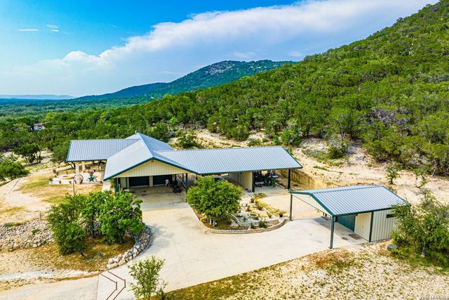 190 Fm 2748, Concan, TX 78838