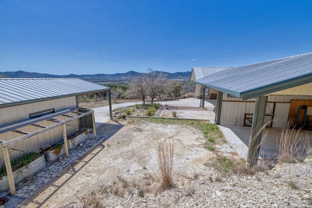 190 Fm 2748, Concan, TX 78838