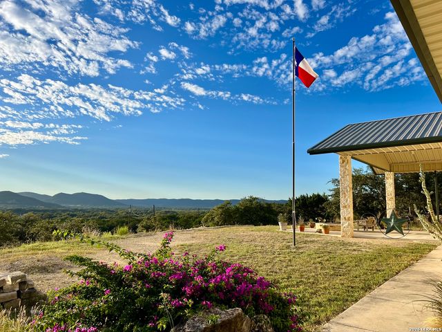 190 Fm 2748, Concan, TX 78838