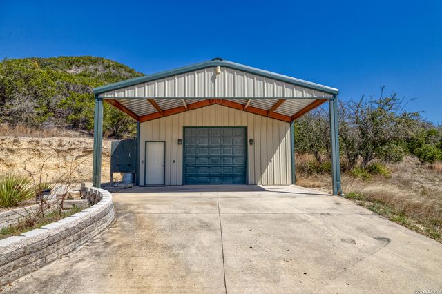 190 Fm 2748, Concan, TX 78838