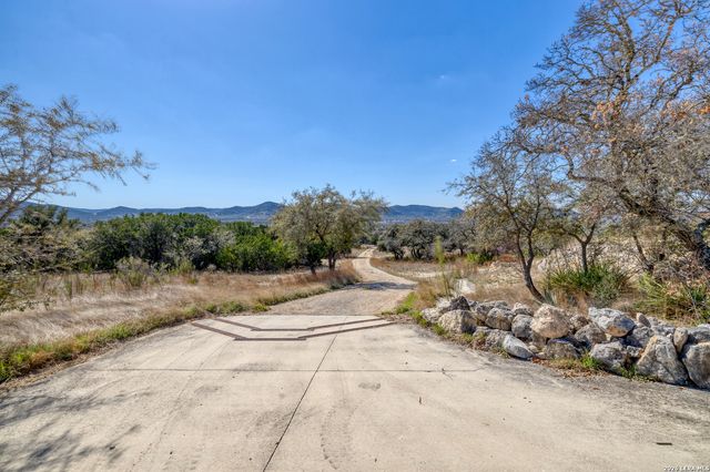 190 Fm 2748, Concan, TX 78838