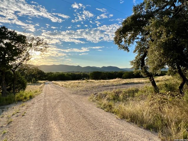 190 Fm 2748, Concan, TX 78838