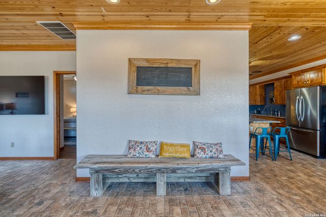 190 Fm 2748, Concan, TX 78838