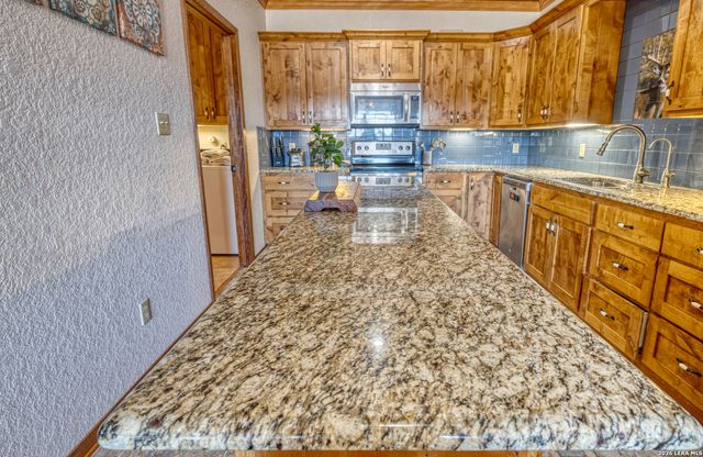 190 Fm 2748, Concan, TX 78838