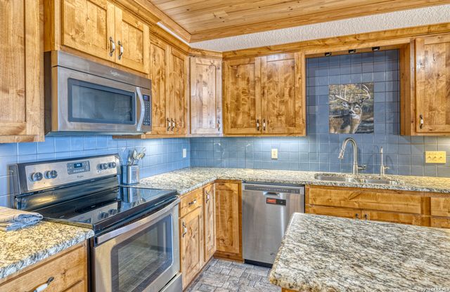 190 Fm 2748, Concan, TX 78838