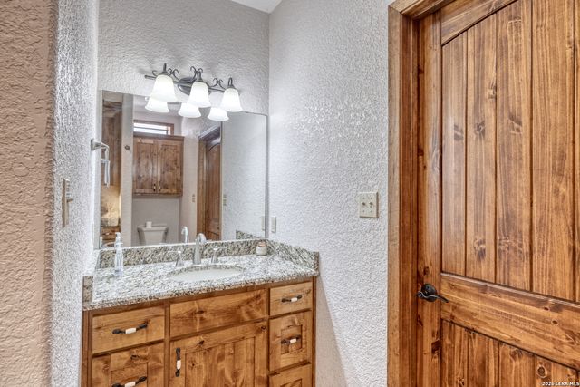 190 Fm 2748, Concan, TX 78838