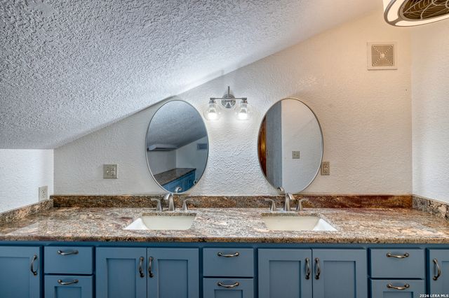 190 Fm 2748, Concan, TX 78838