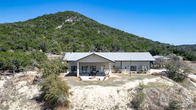 190 Fm 2748, Concan, TX 78838