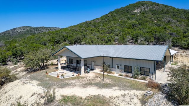 190 Fm 2748, Concan, TX 78838