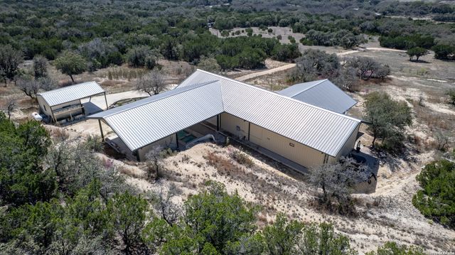 190 Fm 2748, Concan, TX 78838