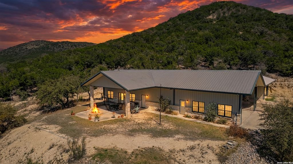 190 Fm 2748, Concan, TX 78838