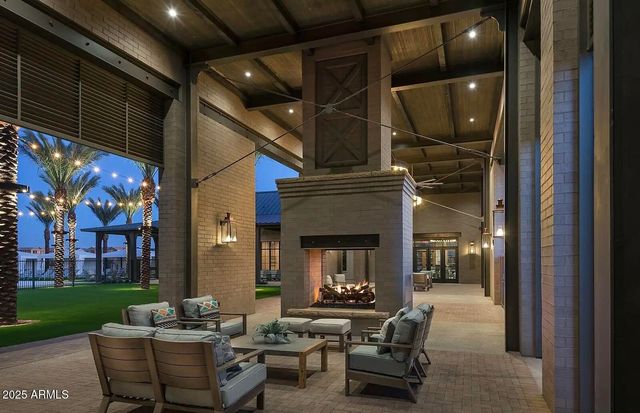 2453 W MAXIMO Way, Phoenix, AZ 85085