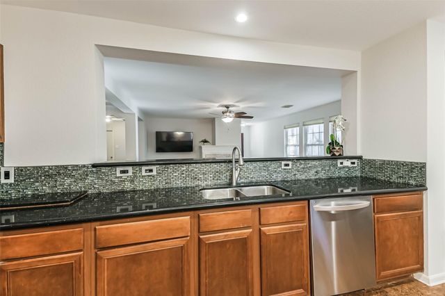 3711 Norwood Glen Lane, Friendswood, TX 77546