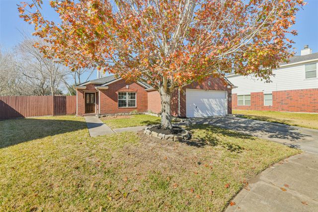 3711 Norwood Glen Lane, Friendswood, TX 77546