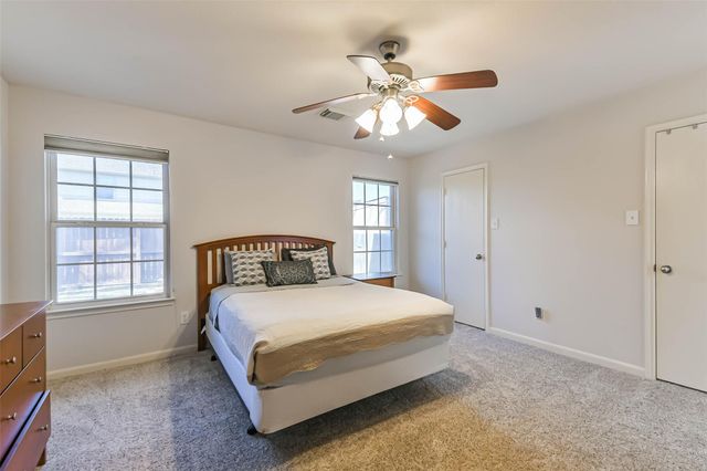 3711 Norwood Glen Lane, Friendswood, TX 77546