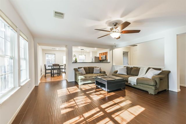 3711 Norwood Glen Lane, Friendswood, TX 77546