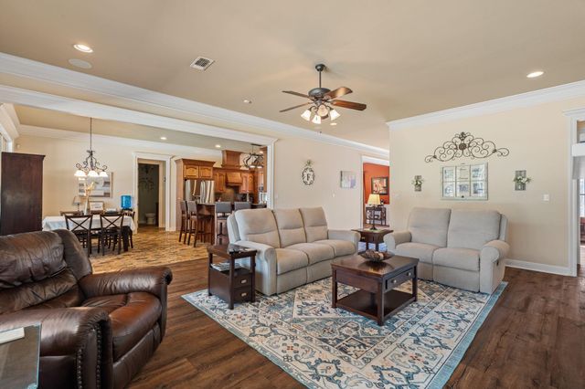 4 Bristol, Hattiesburg, MS 39402