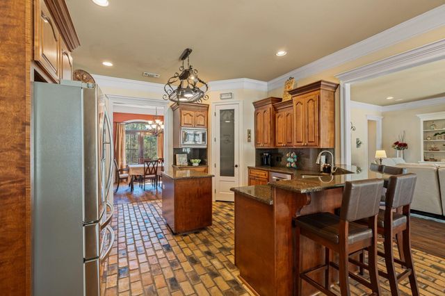 4 Bristol, Hattiesburg, MS 39402