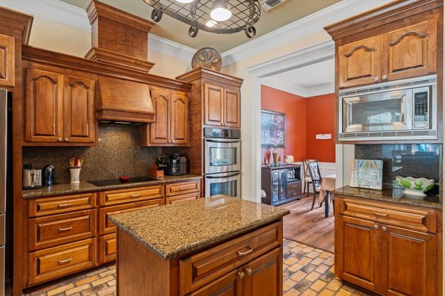 4 Bristol, Hattiesburg, MS 39402