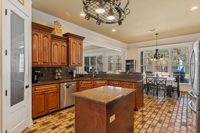 4 Bristol, Hattiesburg, MS 39402