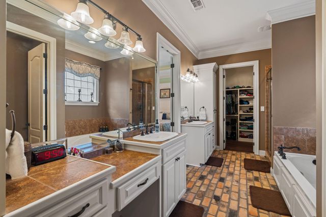 4 Bristol, Hattiesburg, MS 39402