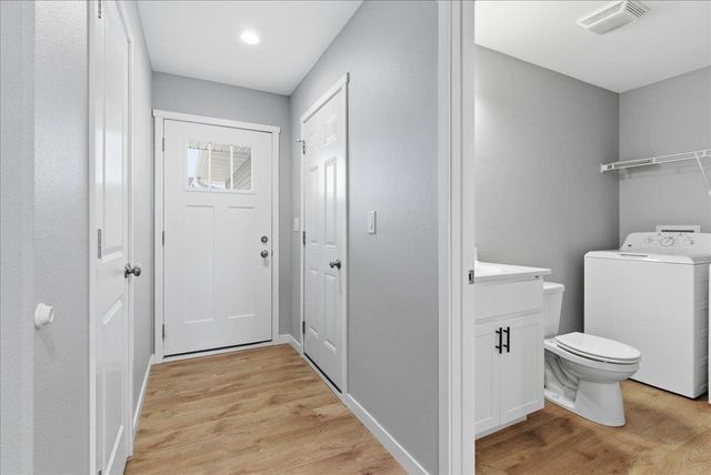 861 Grindstone Circle, Waterloo, IA 50702