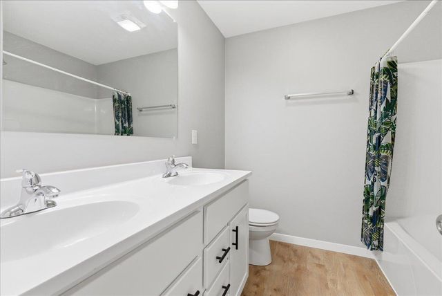 861 Grindstone Circle, Waterloo, IA 50702