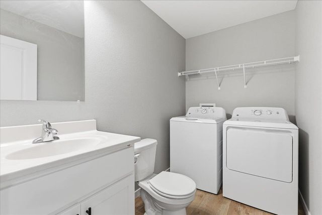 861 Grindstone Circle, Waterloo, IA 50702