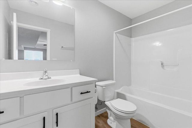 861 Grindstone Circle, Waterloo, IA 50702