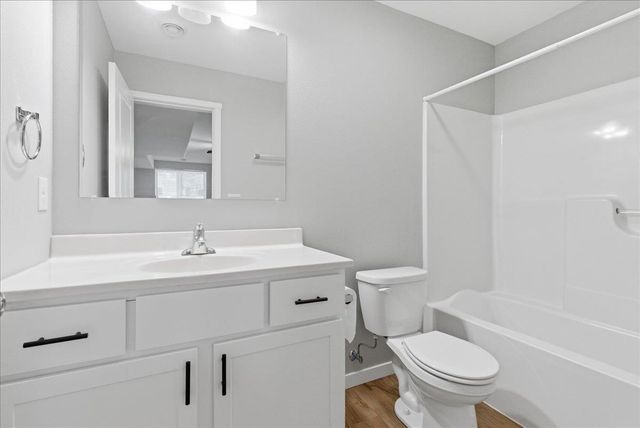 861 Grindstone Circle, Waterloo, IA 50702