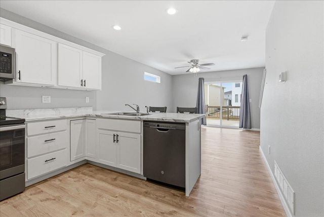 861 Grindstone Circle, Waterloo, IA 50702