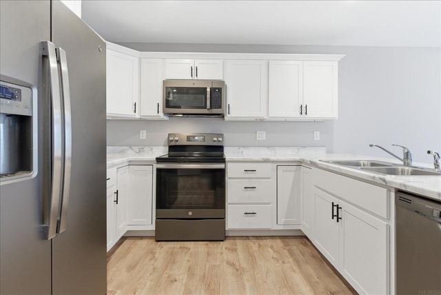 861 Grindstone Circle, Waterloo, IA 50702