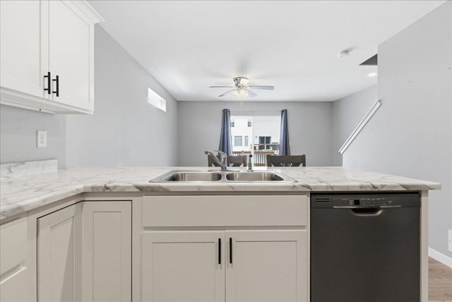 861 Grindstone Circle, Waterloo, IA 50702