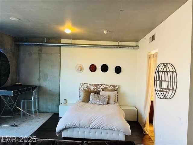 353 East Bonneville Avenue 209, Las Vegas, NV 89101