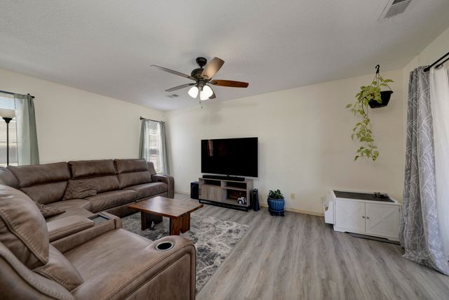 1752 BLUEBERRY Drive NE, Rio Rancho, NM 87144