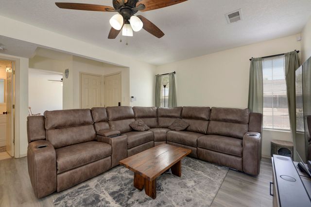 1752 BLUEBERRY Drive NE, Rio Rancho, NM 87144