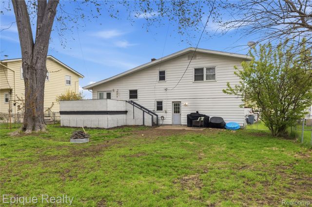 3127 W Woodland Drive, Port Huron, MI 48060