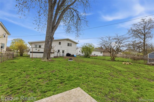3127 W Woodland Drive, Port Huron, MI 48060