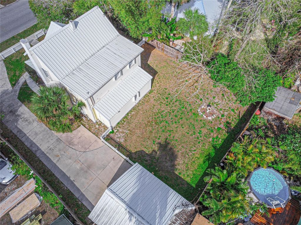 Image 22 of property listing at 208 MARY AVENUE, New Smyrna Beach, FL 32168