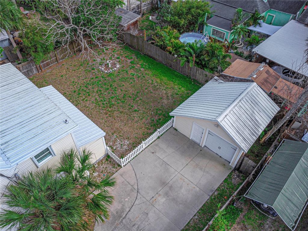 Image 23 of property listing at 208 MARY AVENUE, New Smyrna Beach, FL 32168