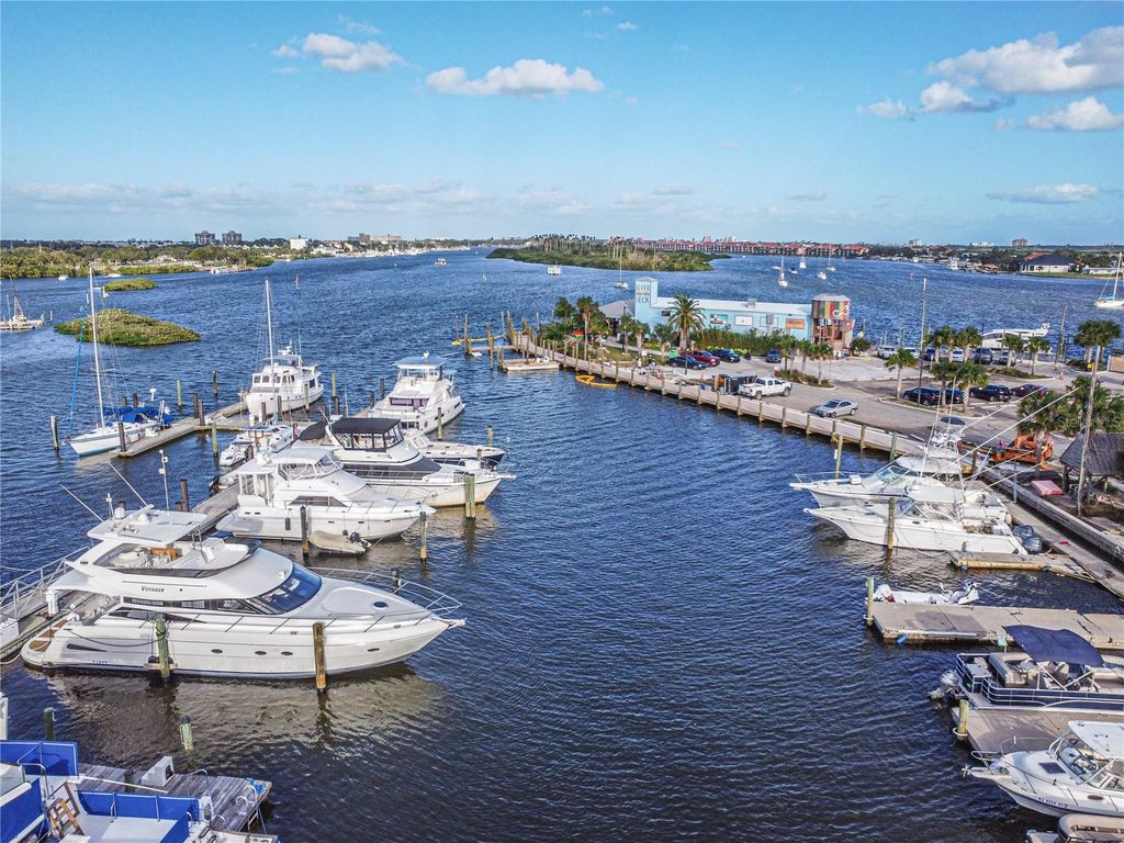 Image 36 of property listing at 208 MARY AVENUE, New Smyrna Beach, FL 32168