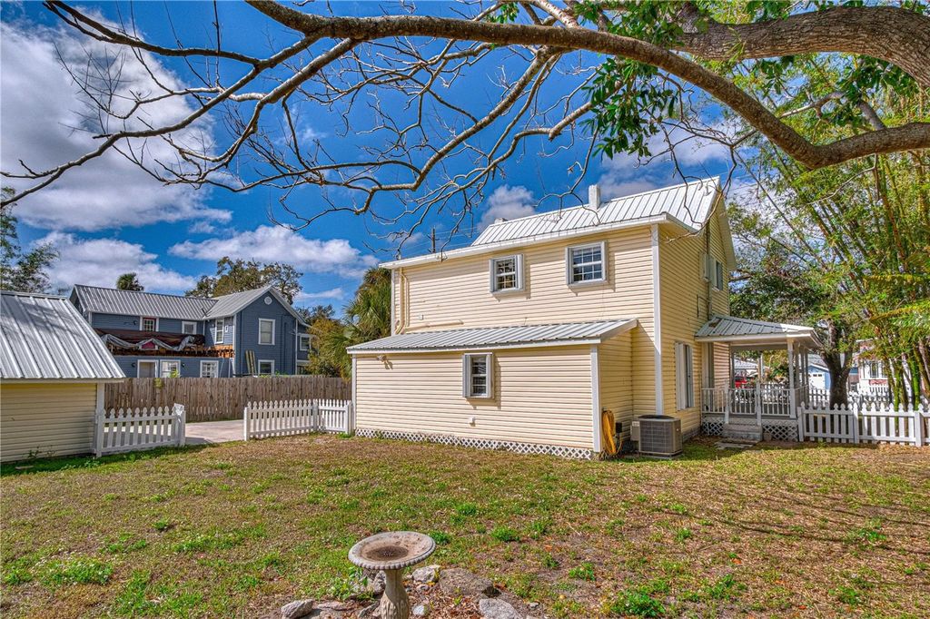 Image 5 of property listing at 208 MARY AVENUE, New Smyrna Beach, FL 32168