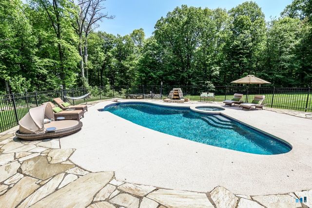 8 Rock Ridge Court, New Fairfield, CT 06812