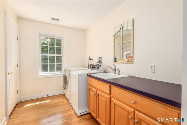 8 Rock Ridge Court, New Fairfield, CT 06812