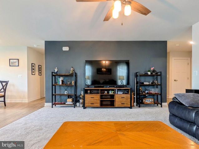 130 NORFOLK LN, Martinsburg, WV 25405