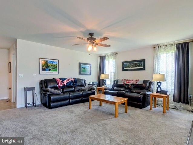 130 NORFOLK LN, Martinsburg, WV 25405