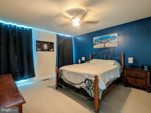 130 NORFOLK LN, Martinsburg, WV 25405