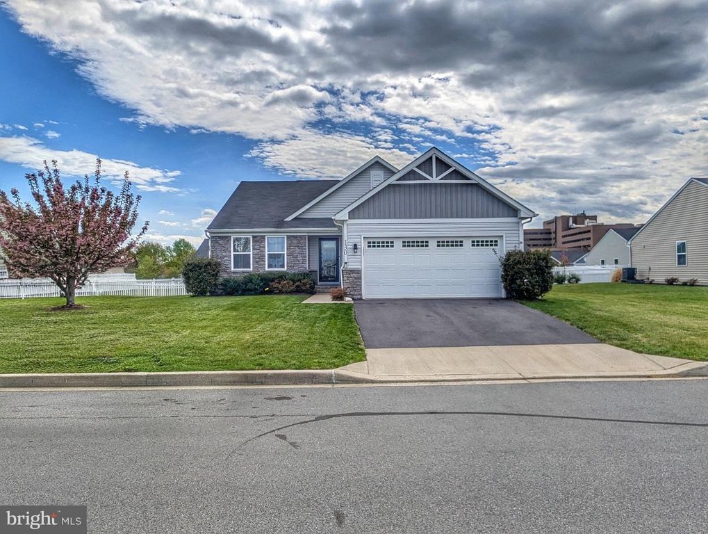 130 NORFOLK LN, Martinsburg, WV 25405
