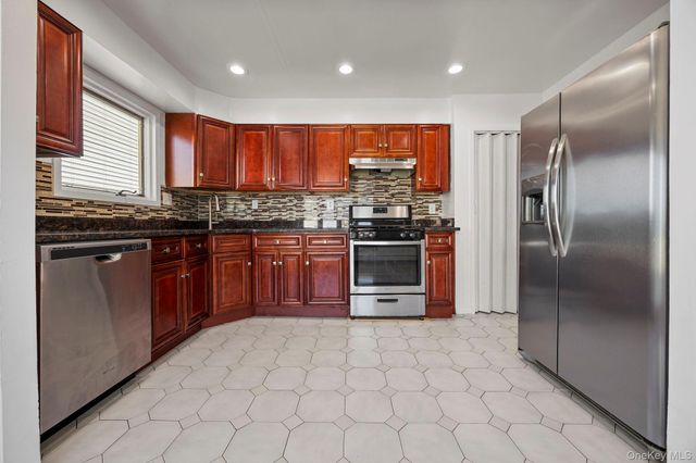 455 Nassau Avenue, Freeport, NY 11520