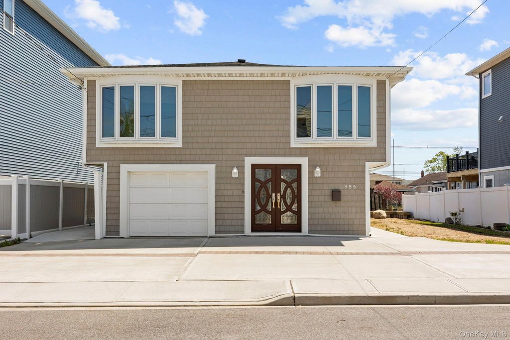 455 Nassau Avenue, Freeport, NY 11520